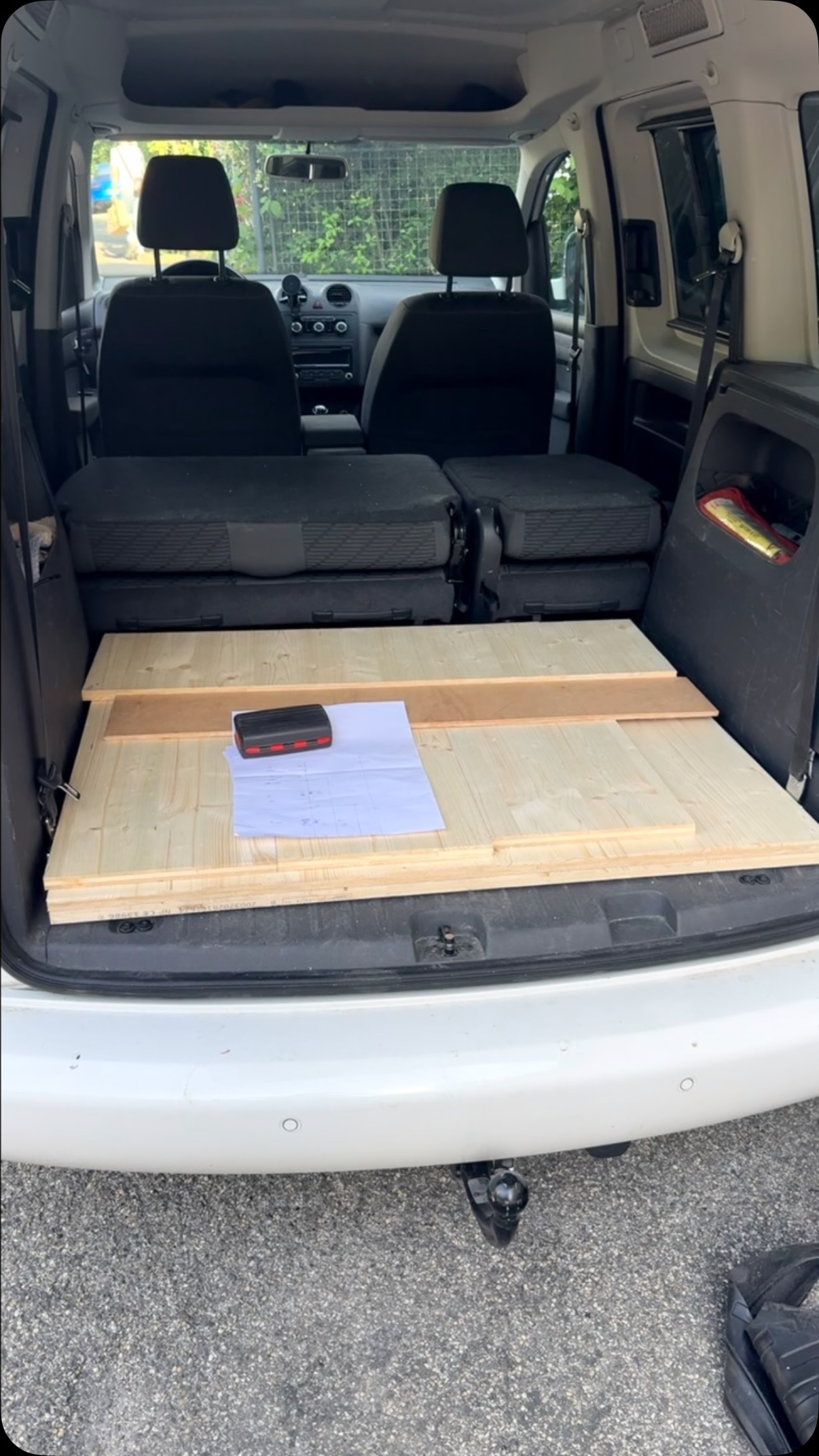 Aménagement bois d'un Volkswagen Caddy pour la Vanlife